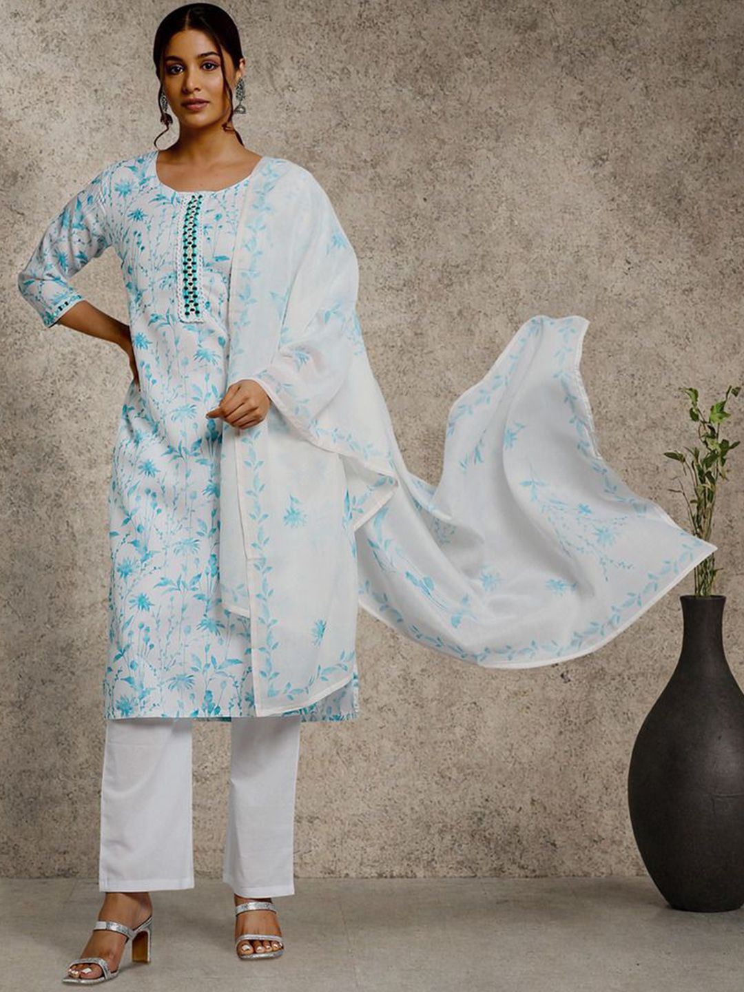 Dhiyona OD  Floral Printed Sequinned Linen Kurta with Trousers & Dupatta