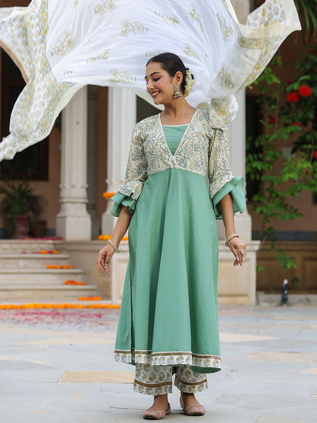 Dhiyona RR Women's Floral Printed Bell Sleeves Pure Cotton Kurta With Trousers & Dupatta