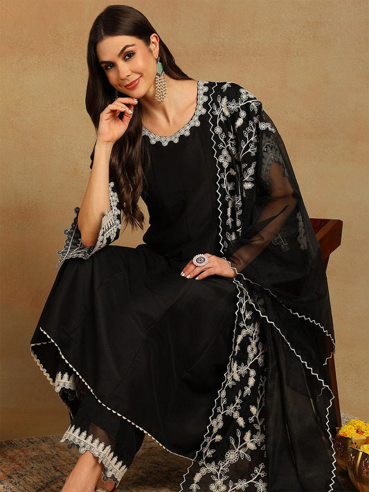 Dhiyona KL Rpund Neck Thread Work Anarkali Kurta with Palazzos & Dupatta