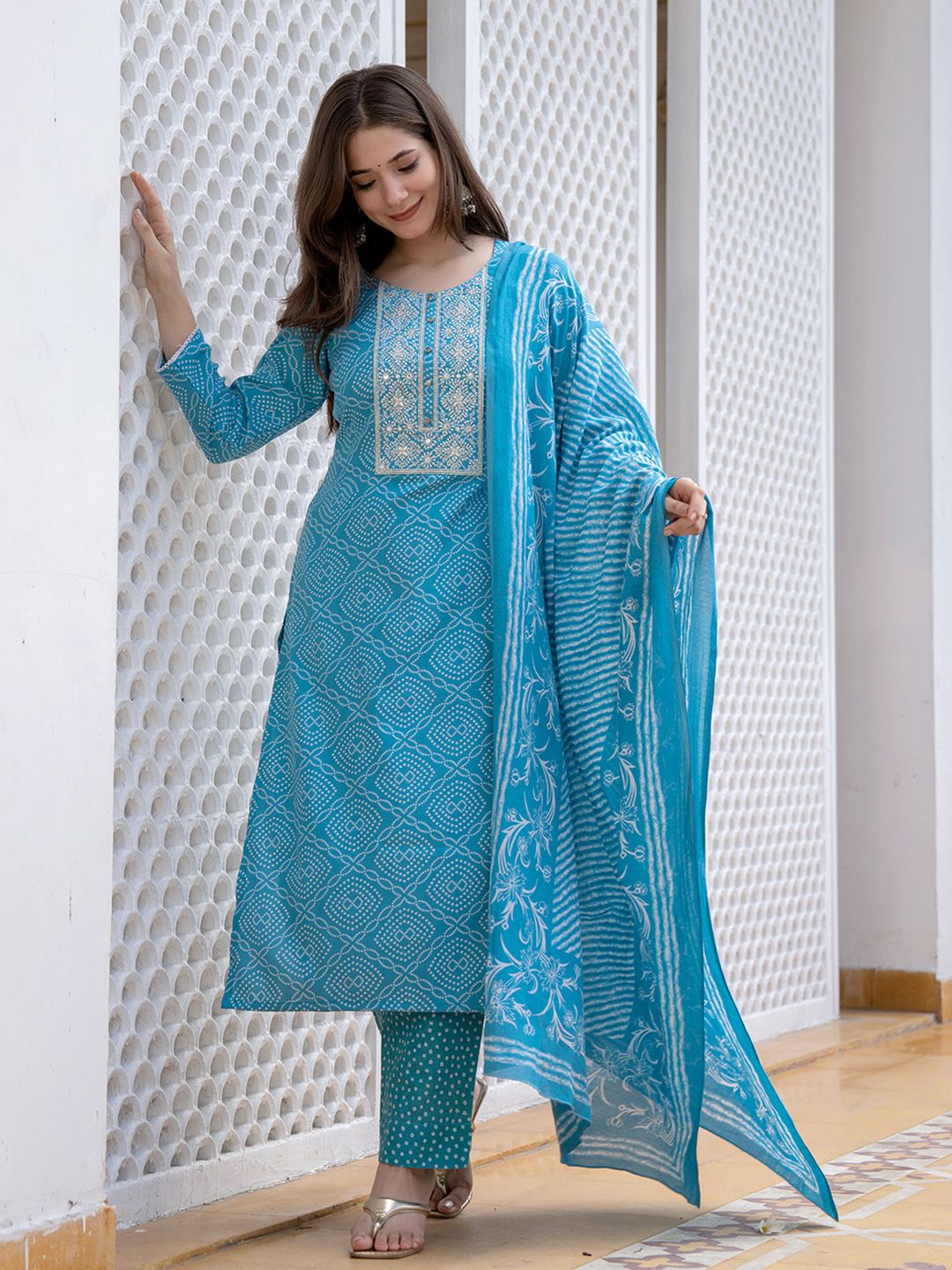 Dhiyona KL Bandhani Printed Regular Mirror Work Kurta With Trousers & Dupatta