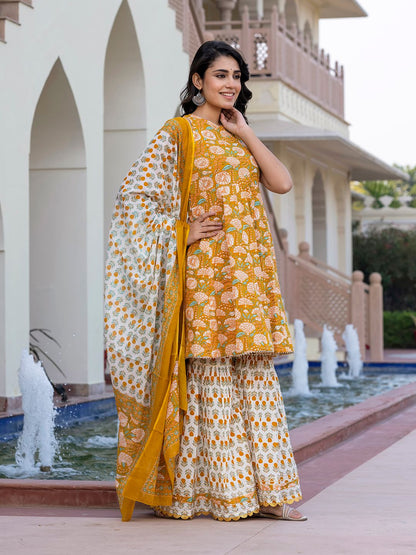 Dhiyona KL Women Floral Printed Regular Pure Cotton Kurta with Palazzos & With Dupatta