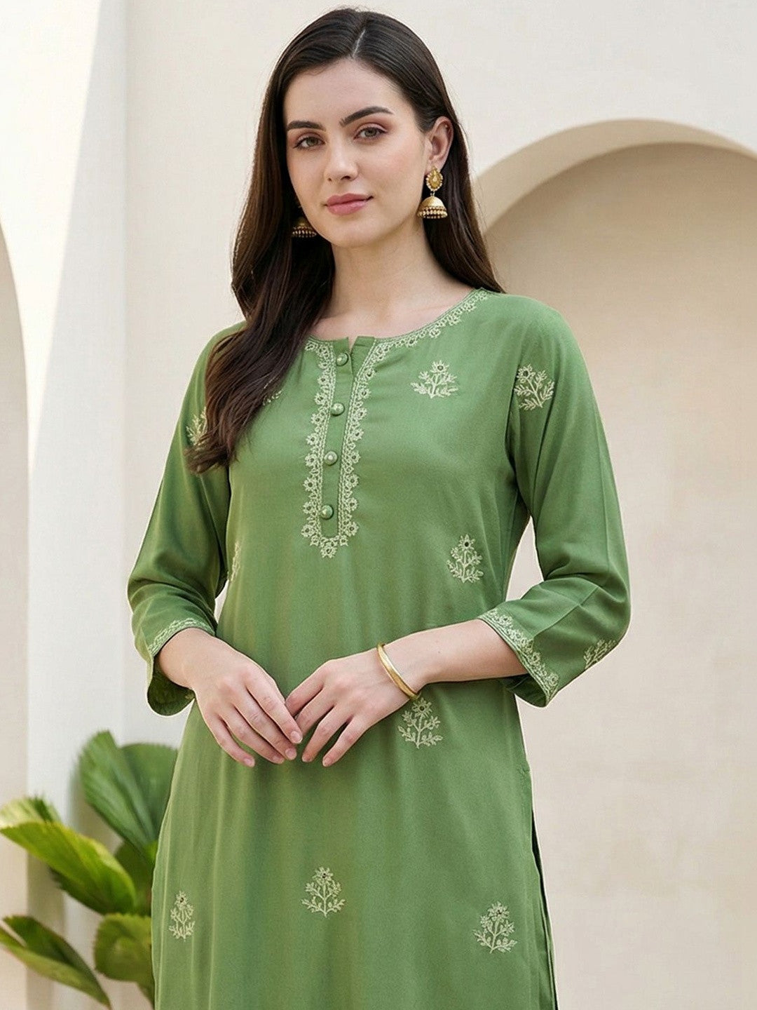 Women Floral Embroidered Regular Thread Work Kurta with Trousers
