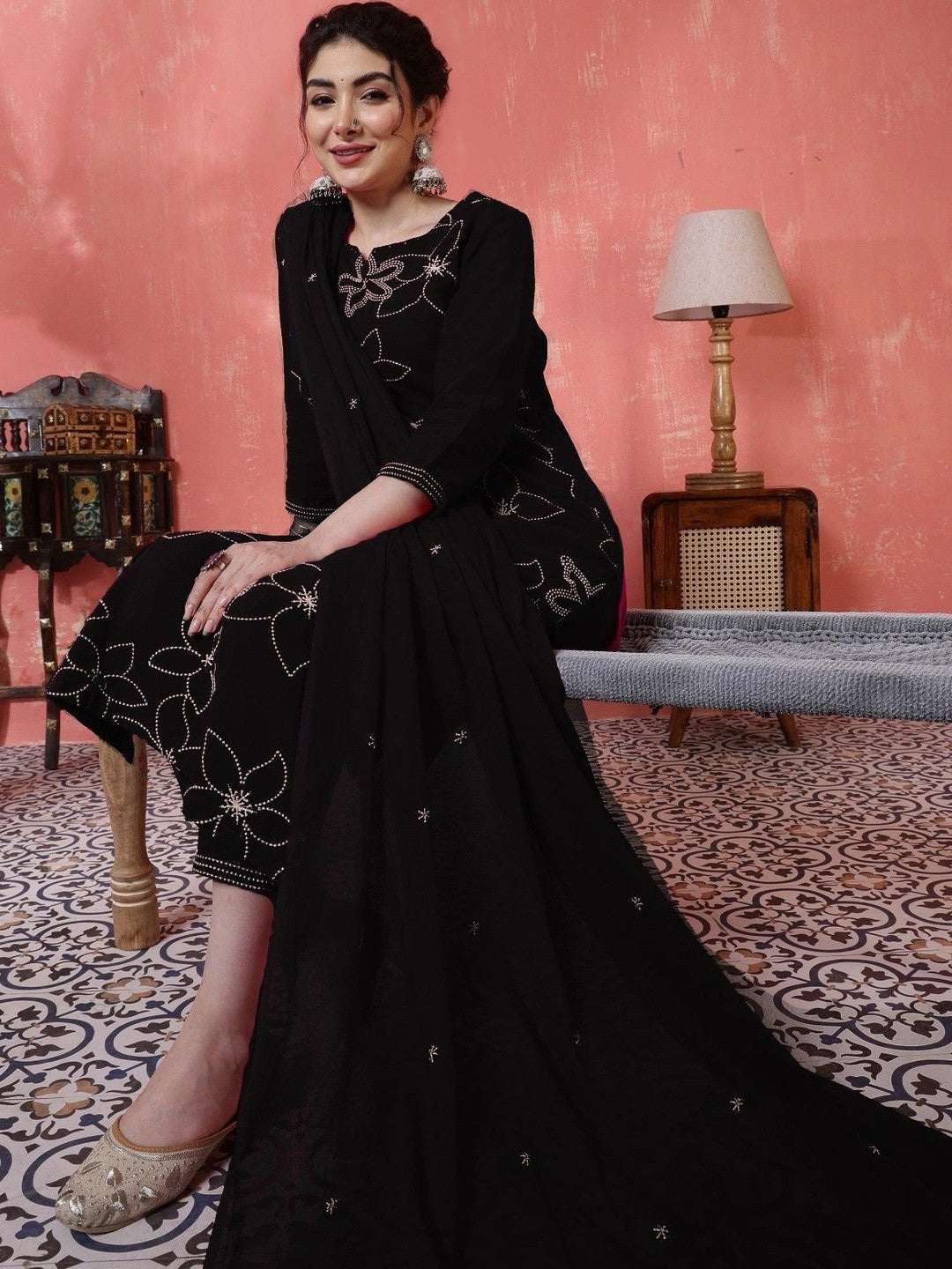 Women Floral Embroidered Regular Thread Work Kurta with Trousers & With Dupatta