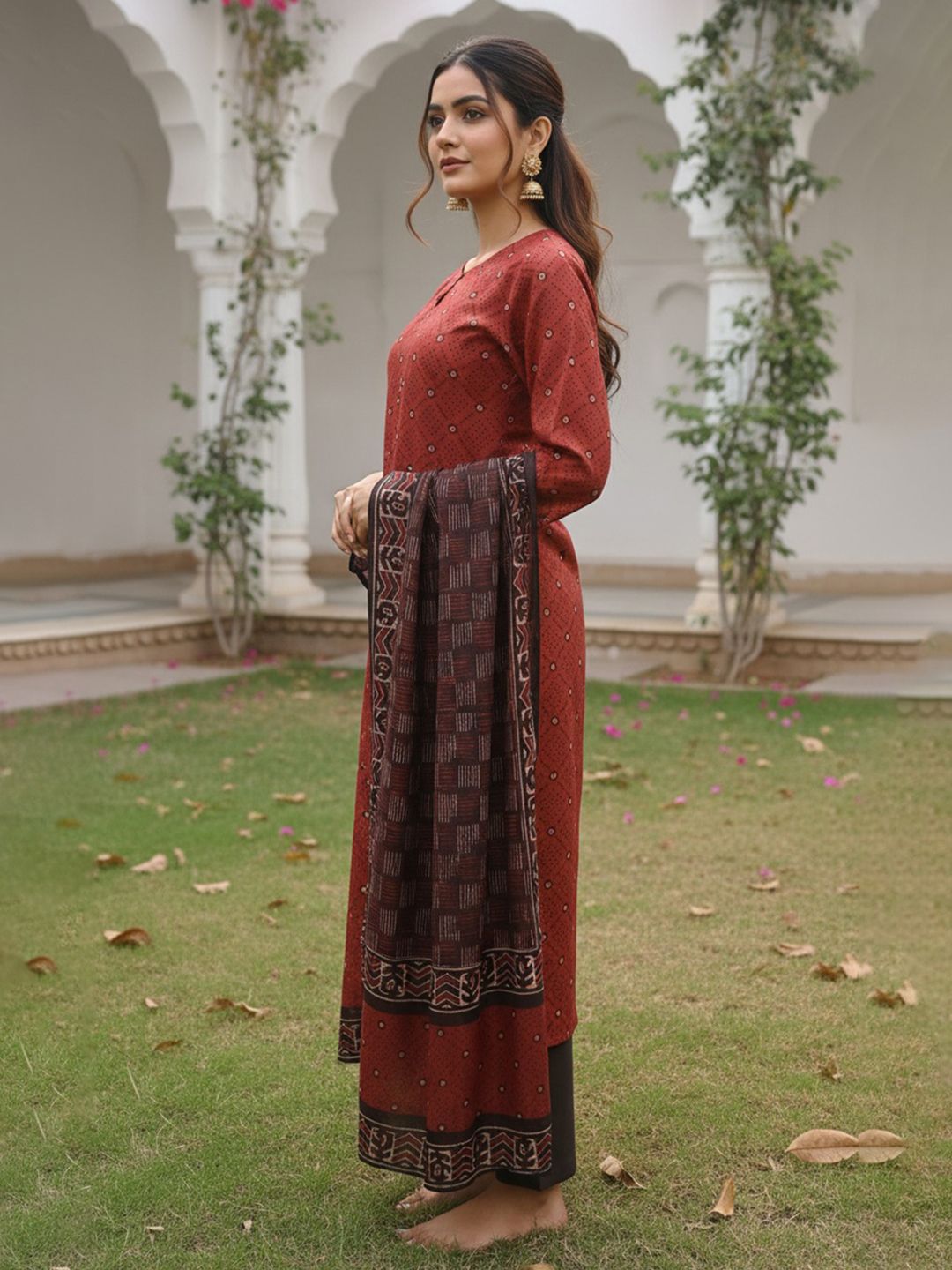 Dhiyona KL Geometric Printed Straight Kurta With Trousers & Dupatta