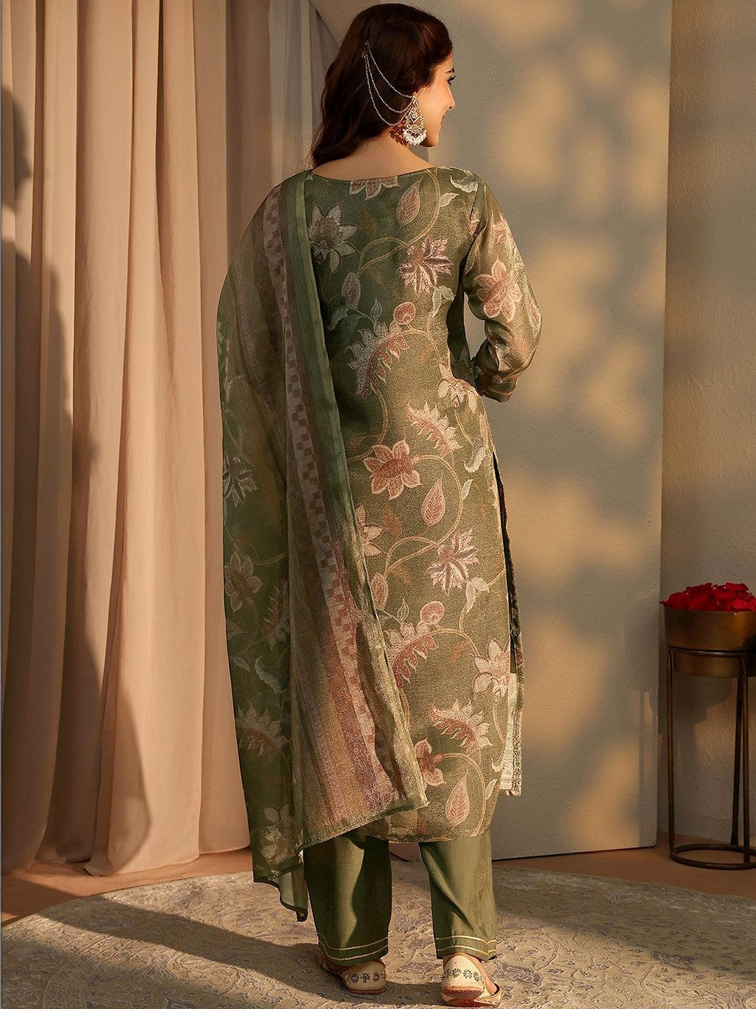Women Floral Printed Regular Thread Work Kurta with Trousers & With Dupatta