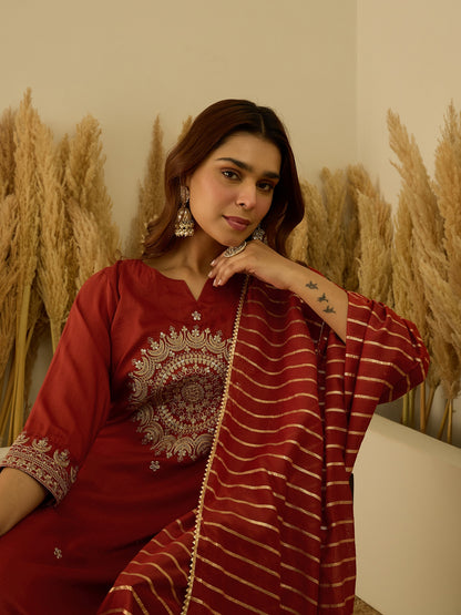 Dhiyona VV Eira Peach Women Kurta and Pant Dupatta Sets Silk Blend Fabrics with Embroidery Handwork