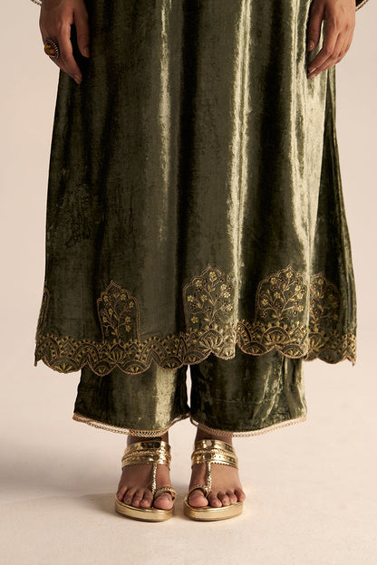 front leg view Deep Lichen Green Velvet Festive Kurta Set with Kora Silk Dupatta
