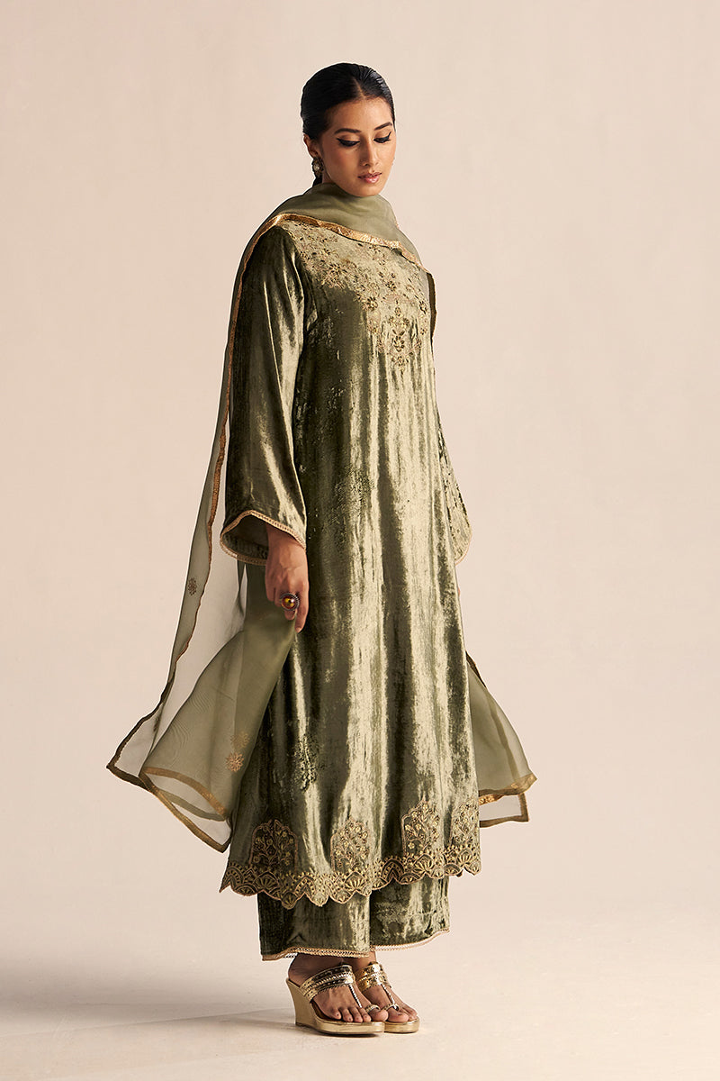 right side view Deep Lichen Green Velvet Festive Kurta Set with Kora Silk Dupatta