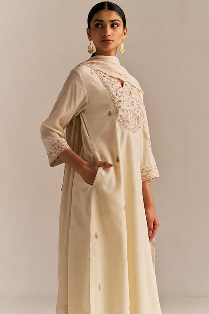 Dhiyona GF Women's Buttercream Embroidered Kurta Set