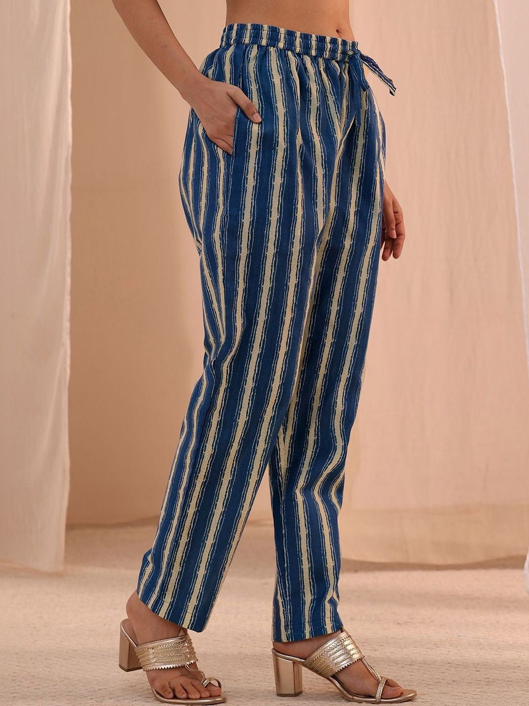 Women Ethnic Motifs Printed Regular Kurta with Trousers & With Dupatta