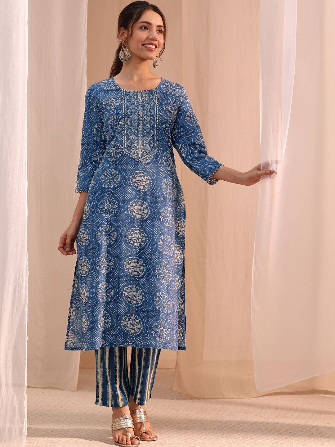 Women Ethnic Motifs Printed Regular Kurta with Trousers & With Dupatta