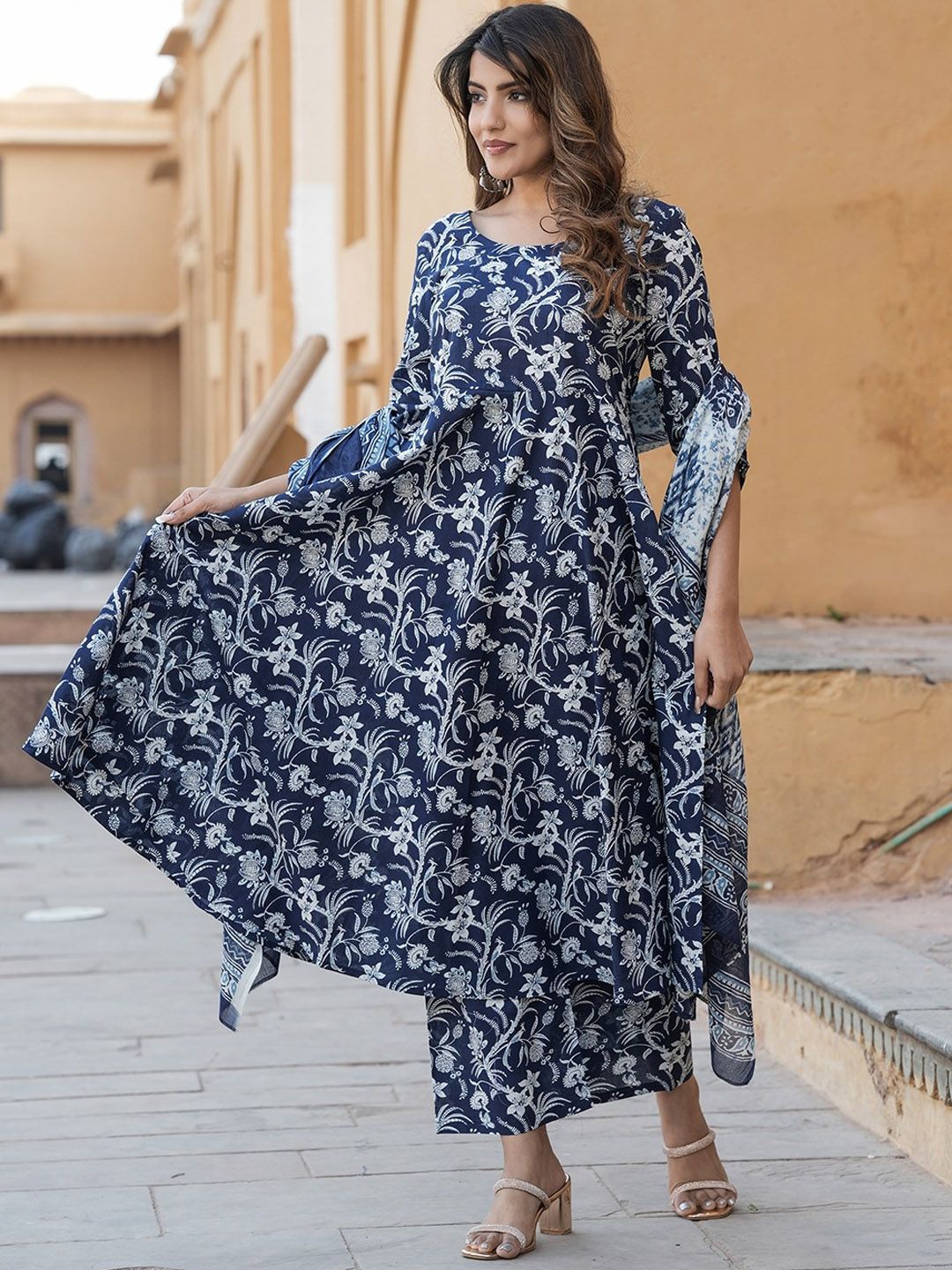 Dhiyona KL Women Floral Printed Regular Pure Cotton Kurta with Trousers & With Dupatta