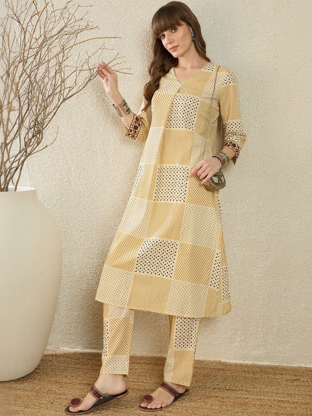Dhiyona IE Printed V-Neck Pure Cotton Kurta With Trouser