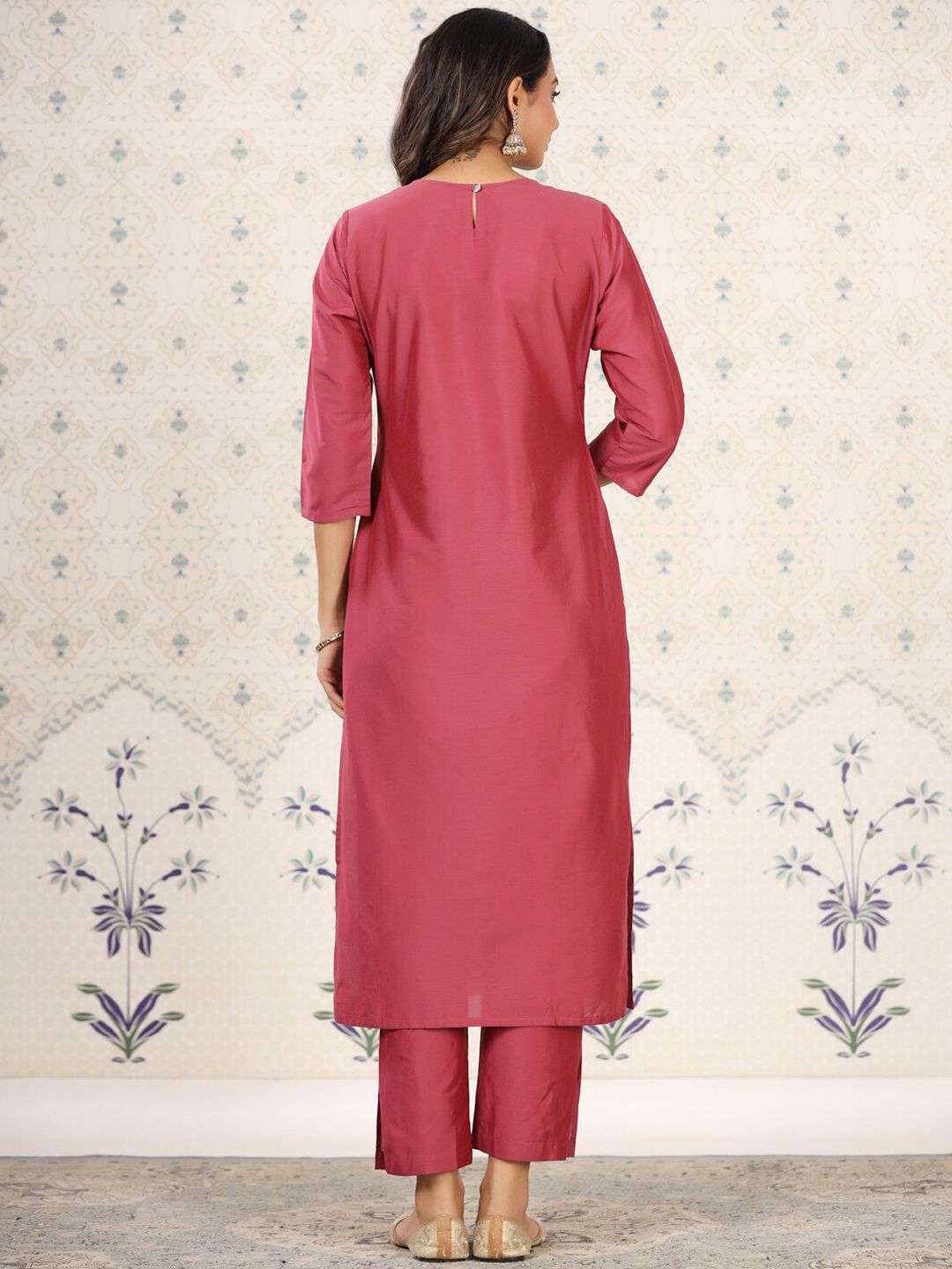 Dhiyona OD  Floral Embroidered Kurta