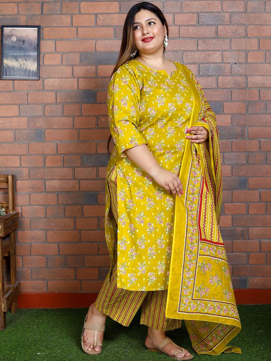 Dhiyona KL Women Floral Printed Regular Sequinned Pure Cotton Kurta with Trousers & With Dupatta