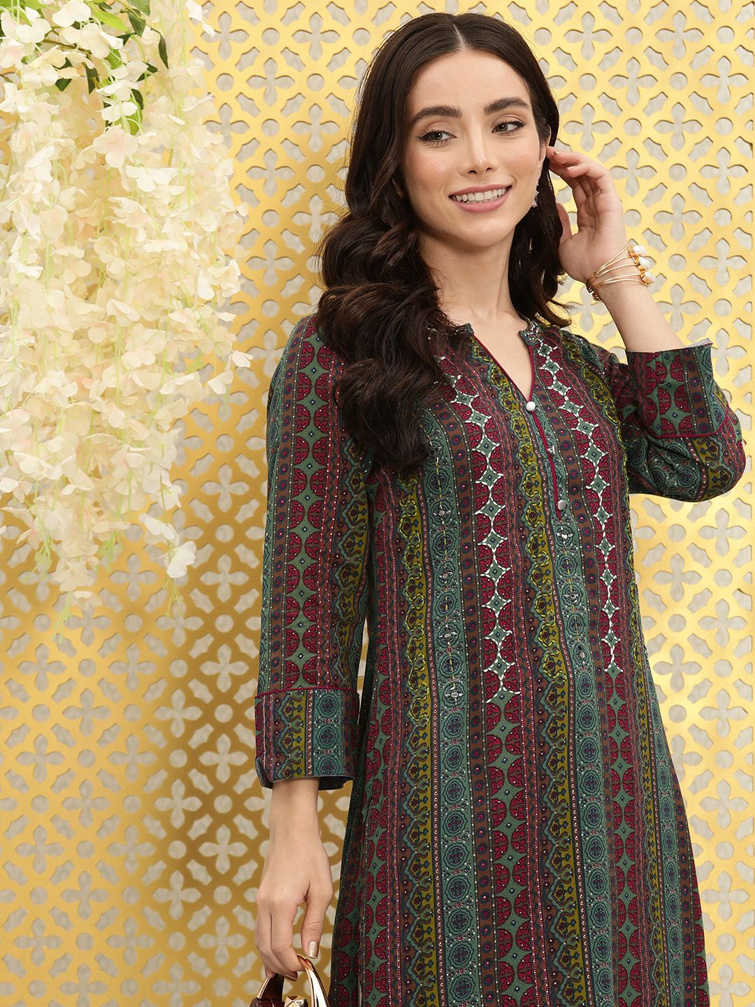 Dhiyona OD  Embroidered Thread Work & Mirror Work Indie Prints Kurta