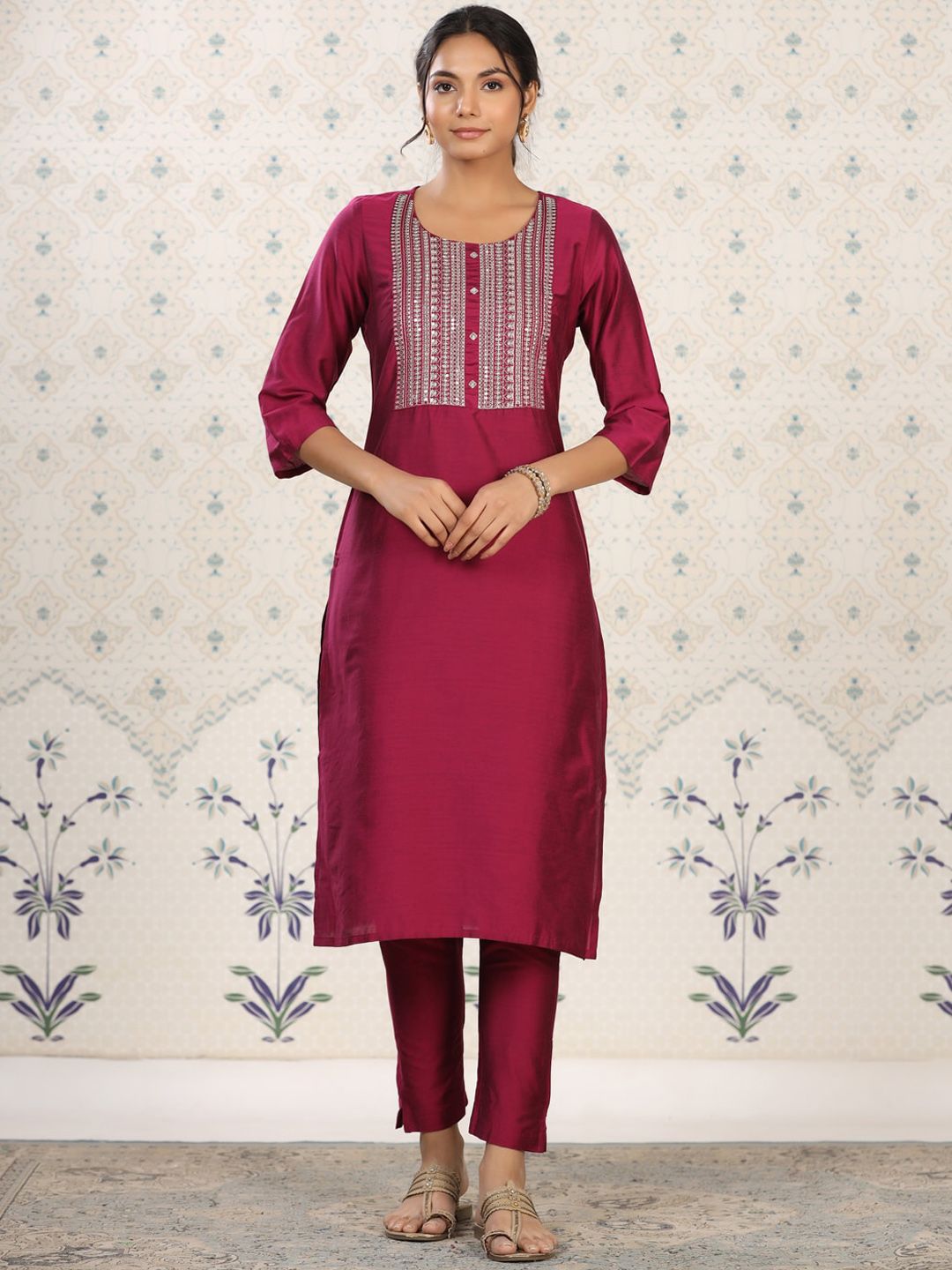 Dhiyona OD  Women Floral Printed Thread Work Kurta