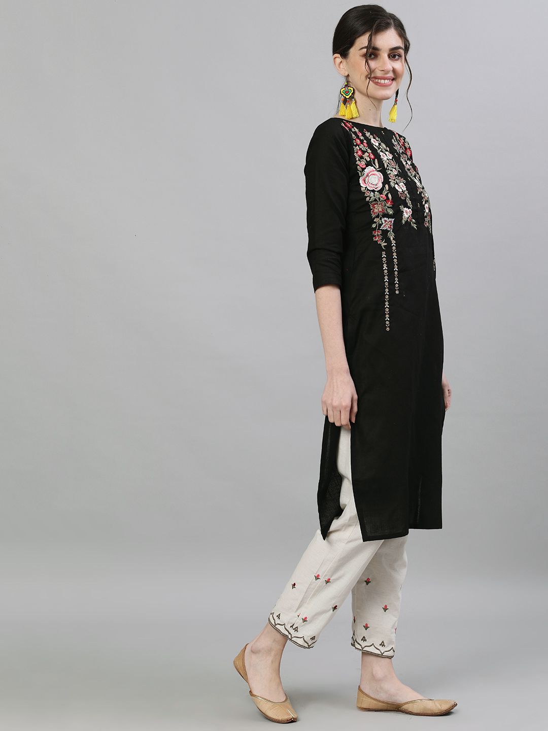 Dhiyona IS Women's Women Black & Off-White Embroidered Kurta with Trousers