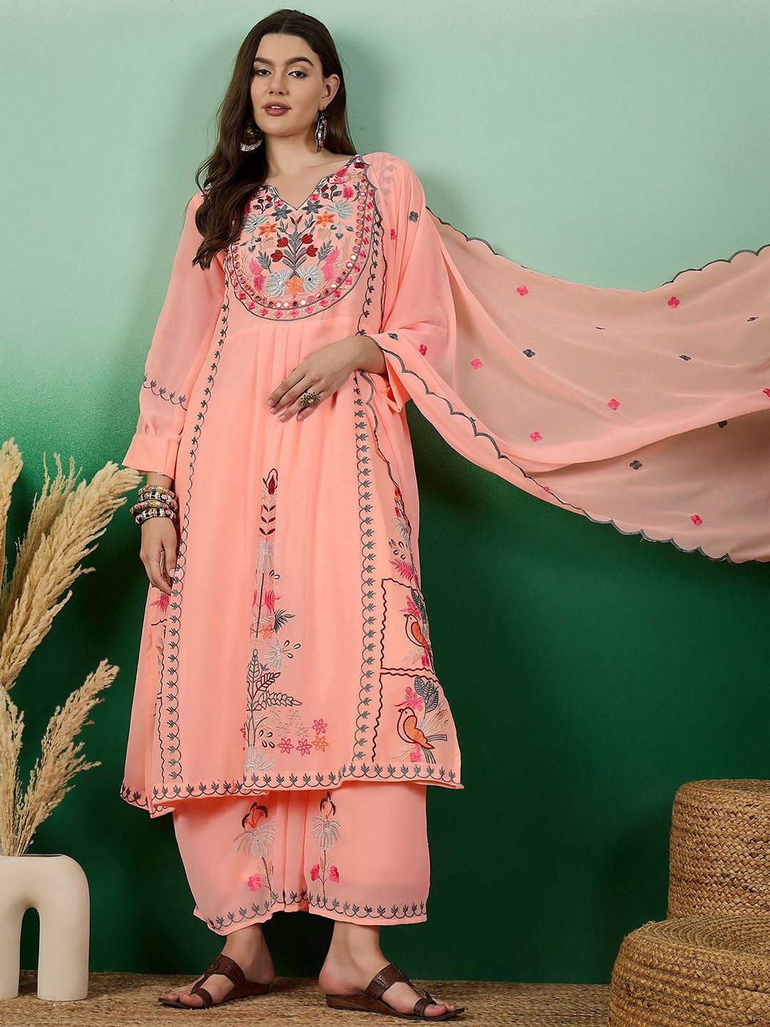 Dhiyona KL Floral Embroidered V-Neck Cuffed Sleeves Thread Work Kurta ,Palazzos & Dupatta