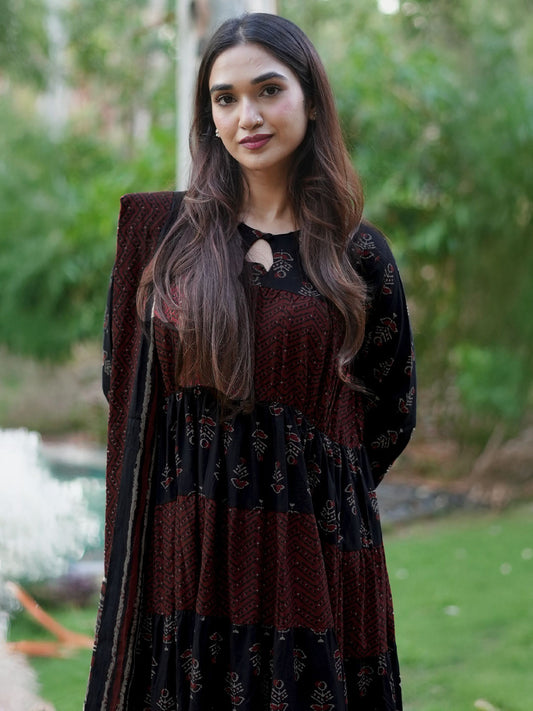 Womens Black Printed Cotton Anarkali Kurta With Churidar & Dupatta