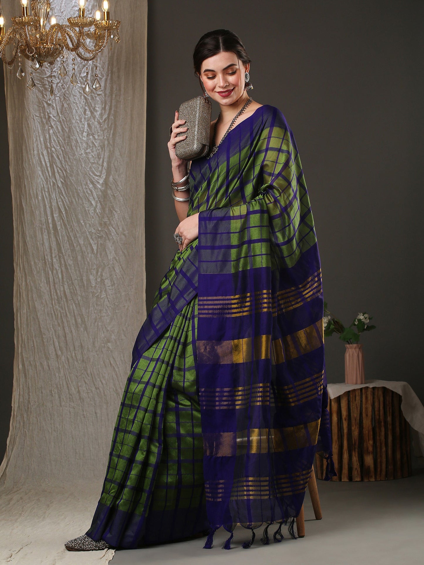 Women's Aura Silk Green Woven Design Designer Saree With Blouse Piece