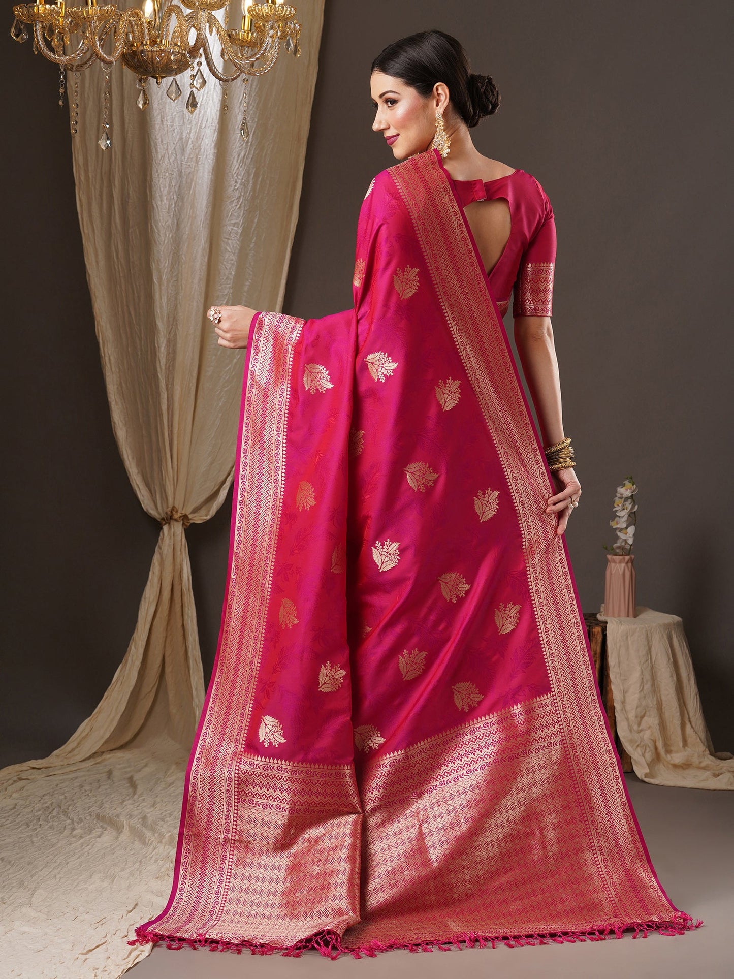 Women's Silk Blend Pink Woven Design Designer Saree With Blouse Piece