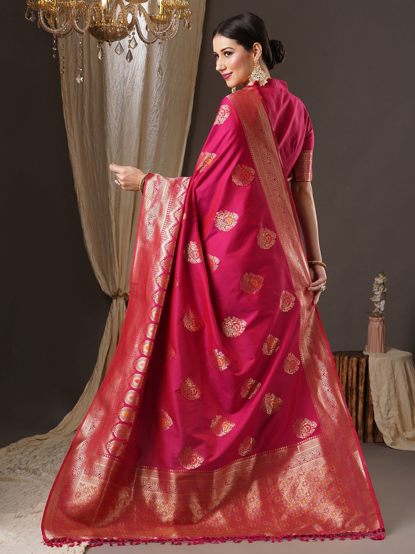 Women's Silk Blend Pink Woven Design Designer Saree With Blouse Piece