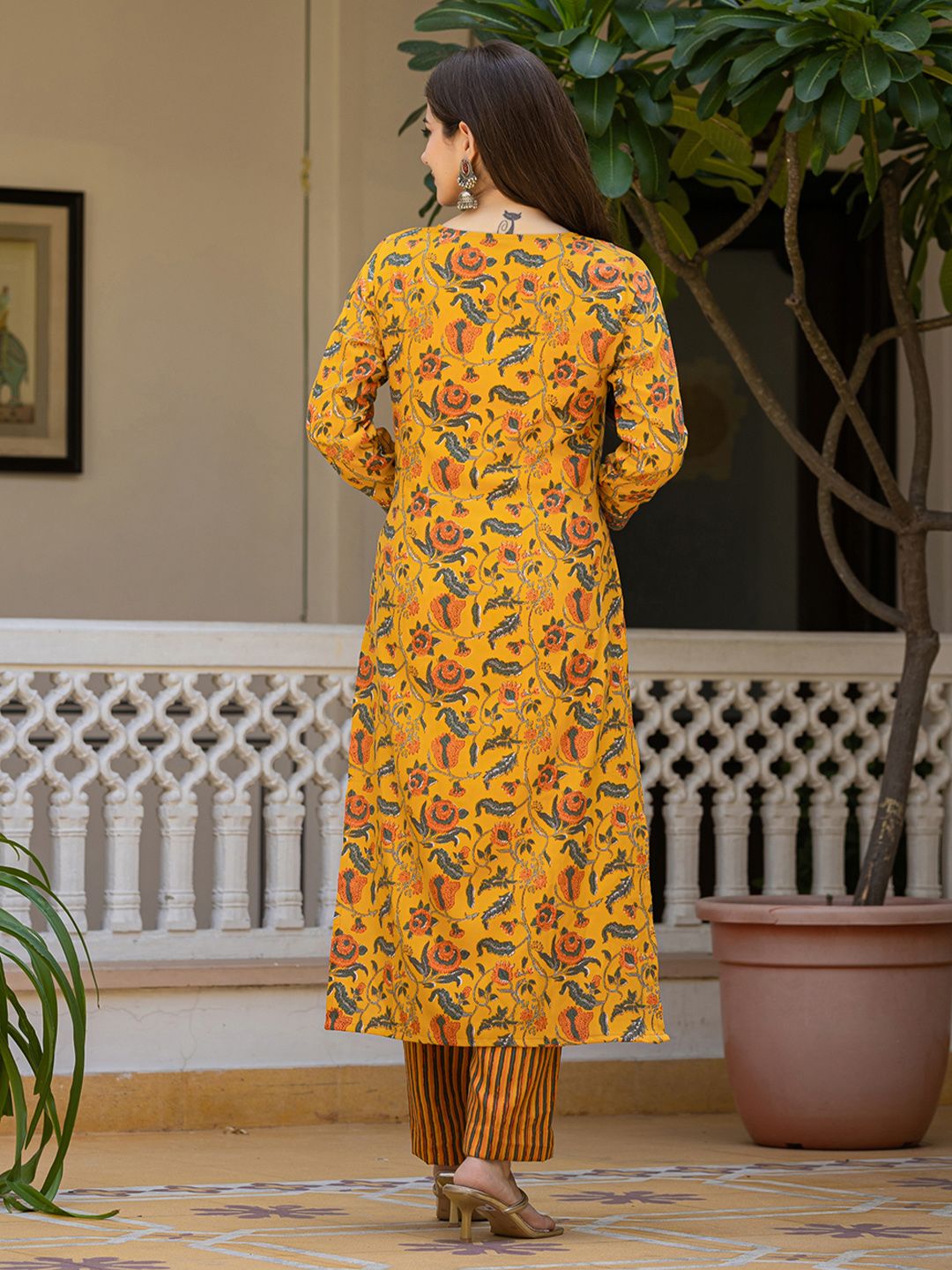 Dhiyona KL Floral Printed Regular Cotton Blend Kurta with Trousers With Dupatta