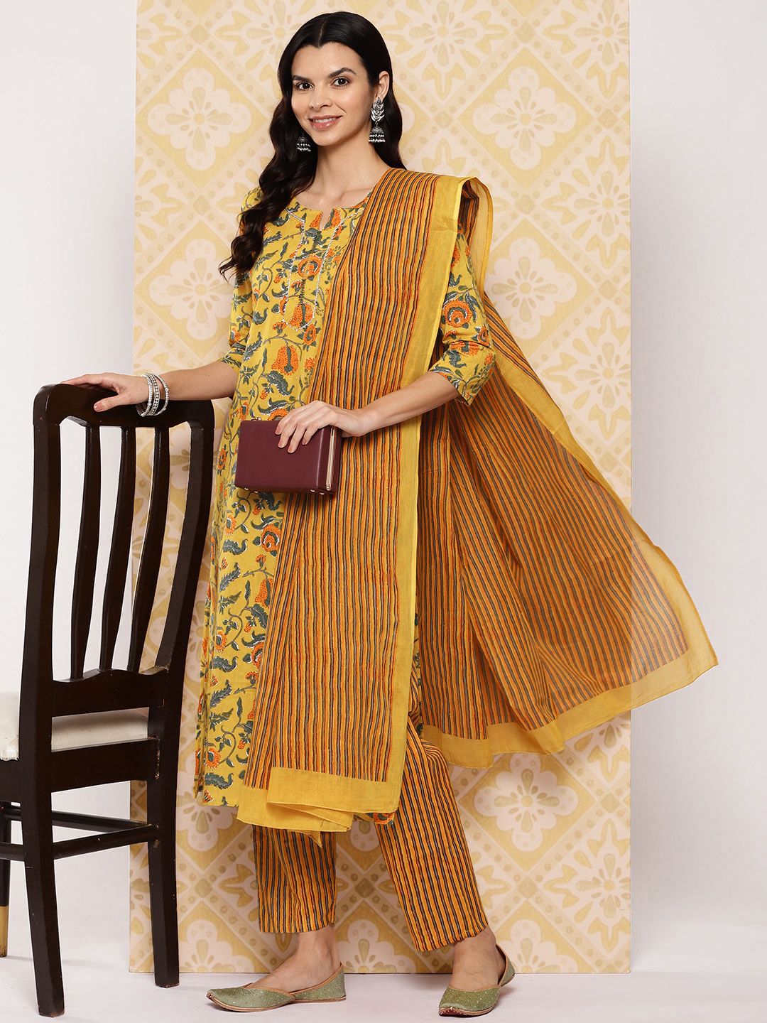 Dhiyona KL Women Floral Printed Regular Pure Cotton Kurta with Trousers & Dupatta