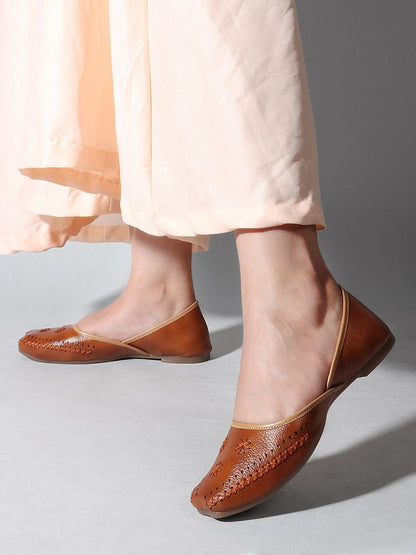 Dhiyona AK Women Embellished Ballerinas