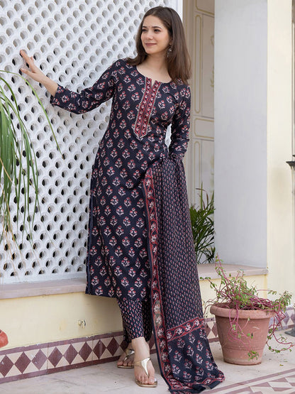 Dhiyona KL Floral Printed Round Neck Straight Kurta With Trousers & Dupatta