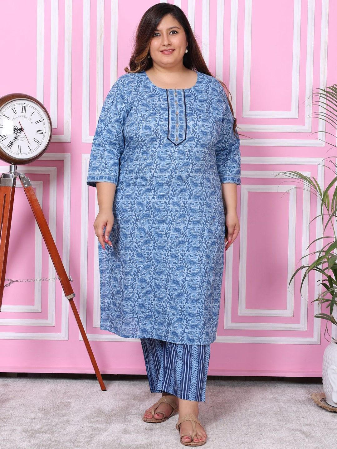 Dhiyona KL Plus Size Floral Printed Pure Cotton Straight Kurta with Palazzos & Dupatta