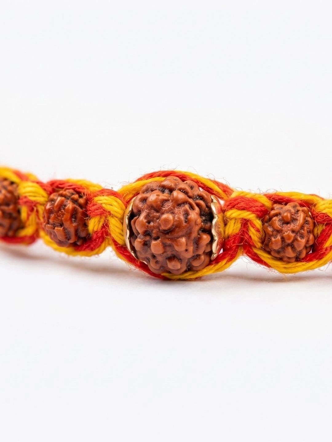Dhiyona Rakhi