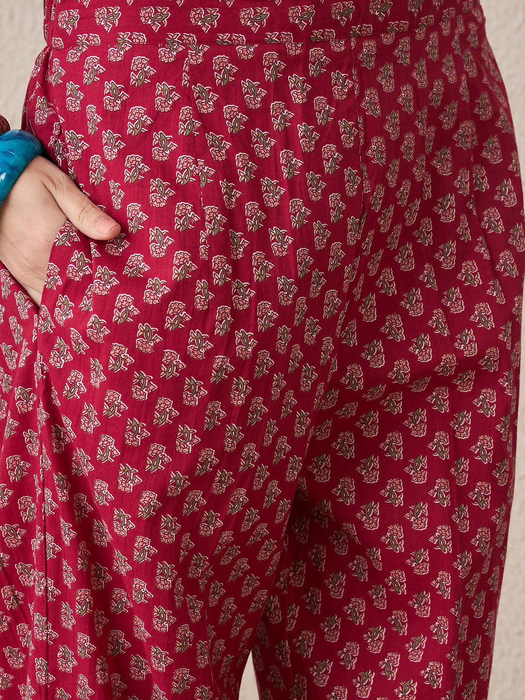 Floral Printed Pure Cotton Sleeveless V-Neck Straight Kurta With Trousers