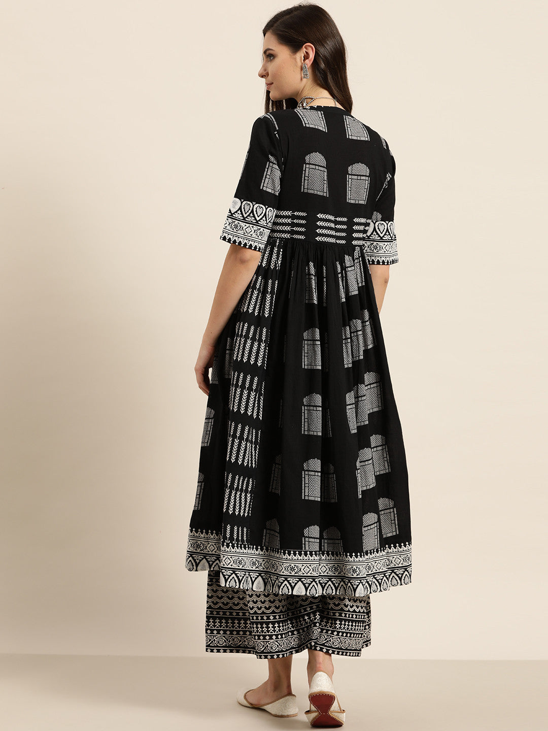 Women Black & White Printed Kurta with Palazzos