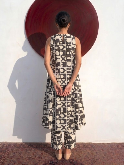Dhiyona ST 2 pc SET - Black Cream Printed Linen Sleeveless Kurta and Pant