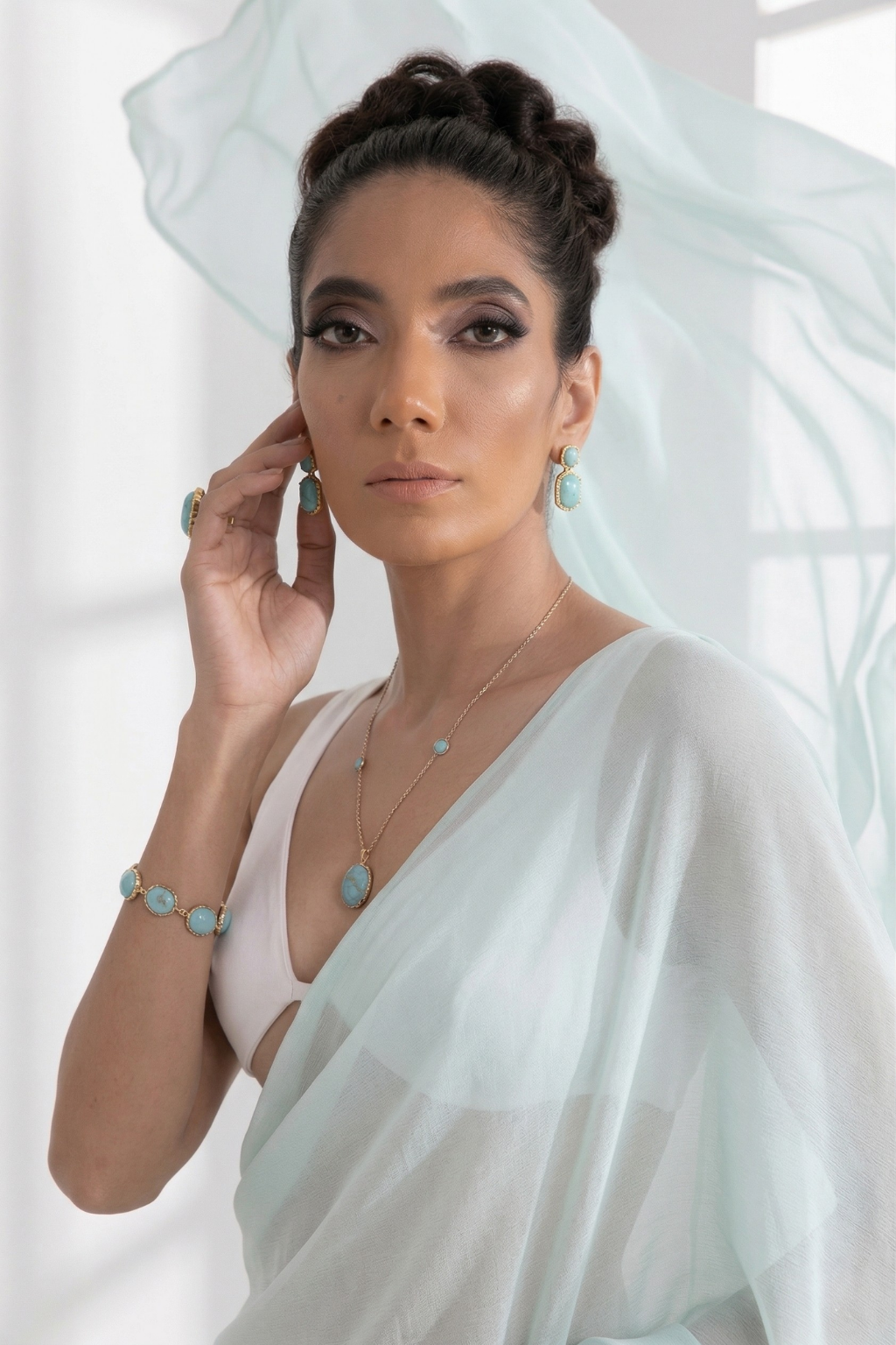 Dhiyona ST White and Light Blue Saree with Blouse Fabric