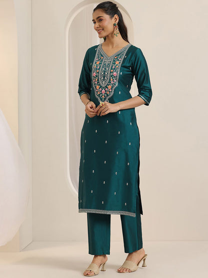 Floral Embroidered Thread Work V Neck Kurta With Trousers & Dupatta