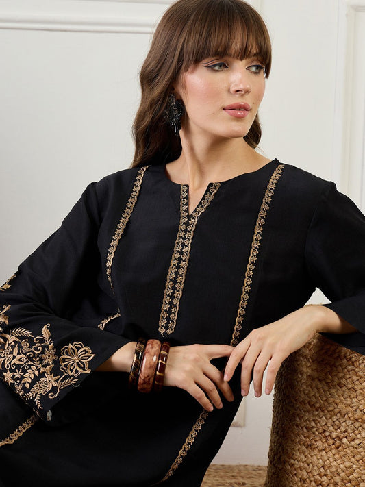 Women Ethnic Motifs Embroidered Kurta with Trousers