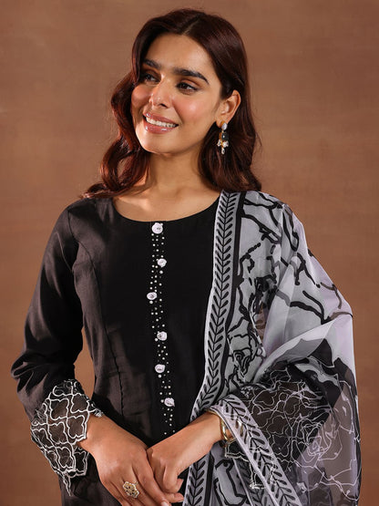 Round Neck Panelled Beads Work Straight Kurta With Trousers & Dupatta