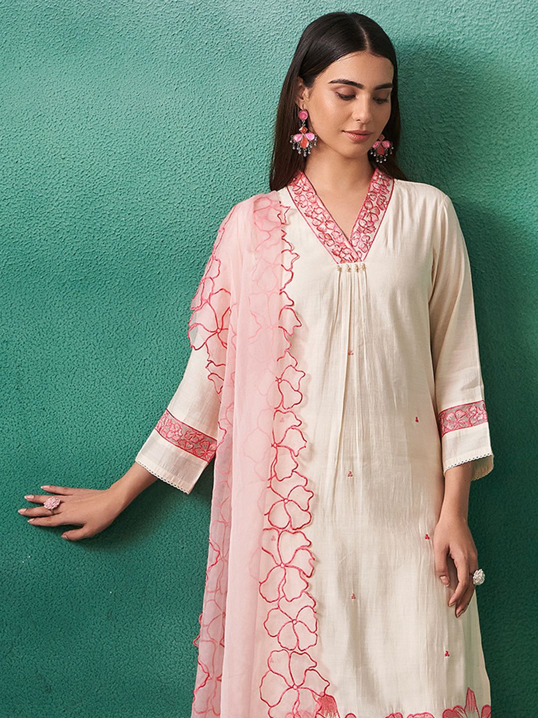 Dhiyona IE Floral Embroidered Thread Work Straight Kurta With Trousers & Dupatta