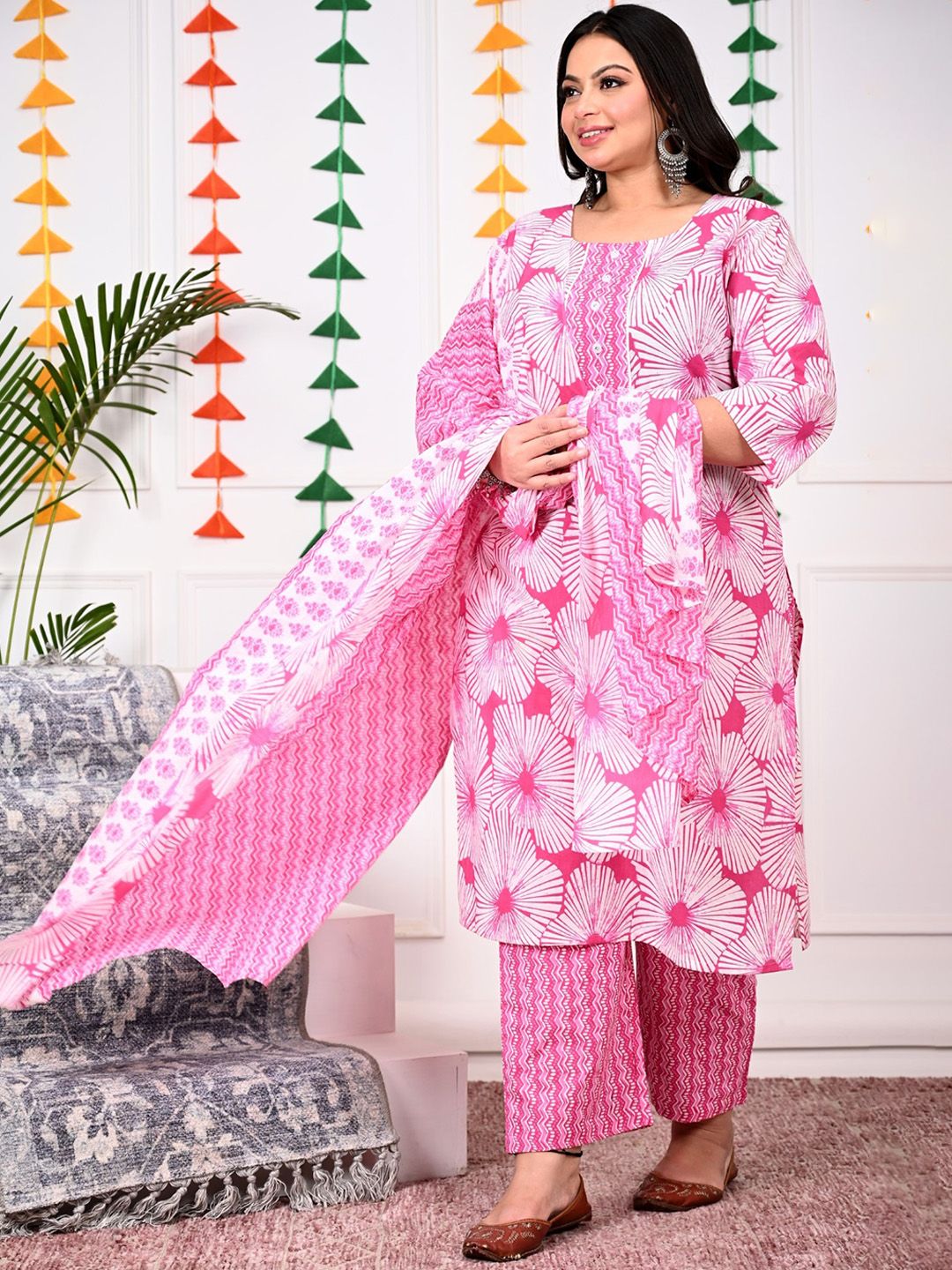 Dhiyona KL Floral Printed Pure Cotton Straight Kurta & Trousers With Dupatta