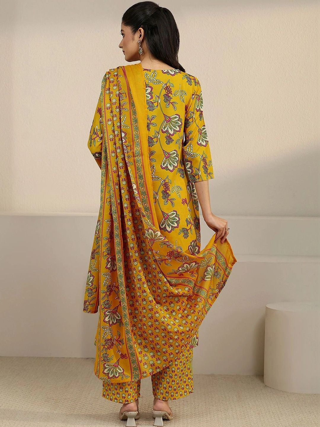 Women Floral Printed Regular Thread Work Kurta with Trousers & With Dupatta