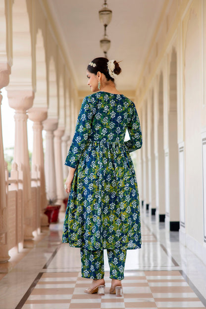 Women Dark Green Printed Viscose Rayon Kurta, Pant And Dupatta Set