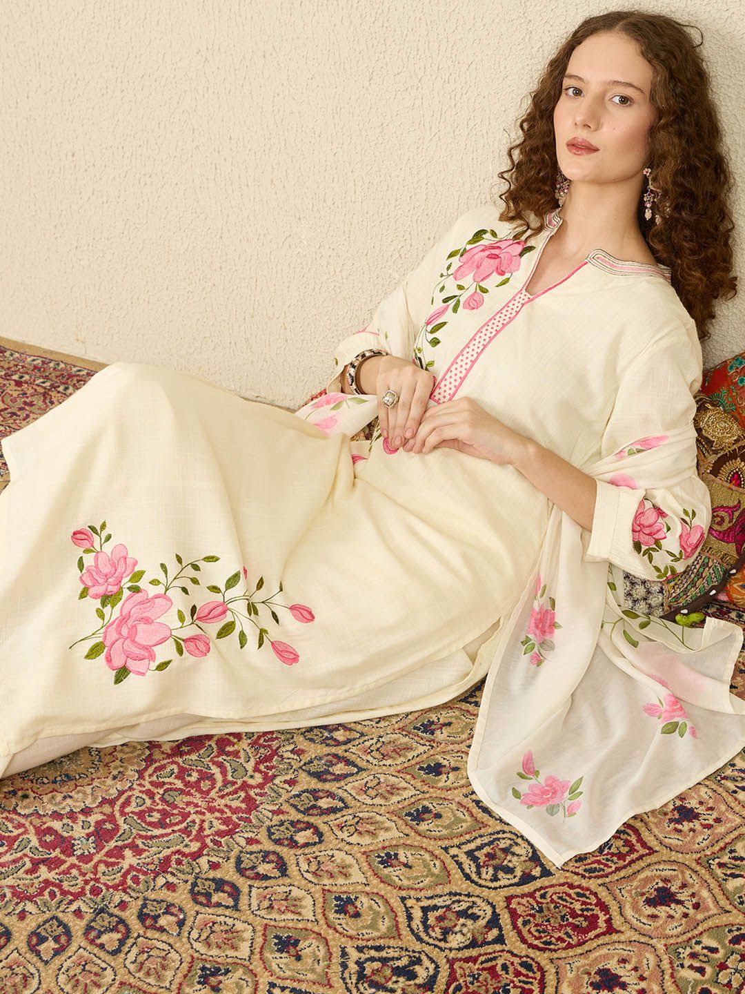 Dhiyona IE Floral Embroidered Notch Neck Straight Kurta with Trousers & Dupatta