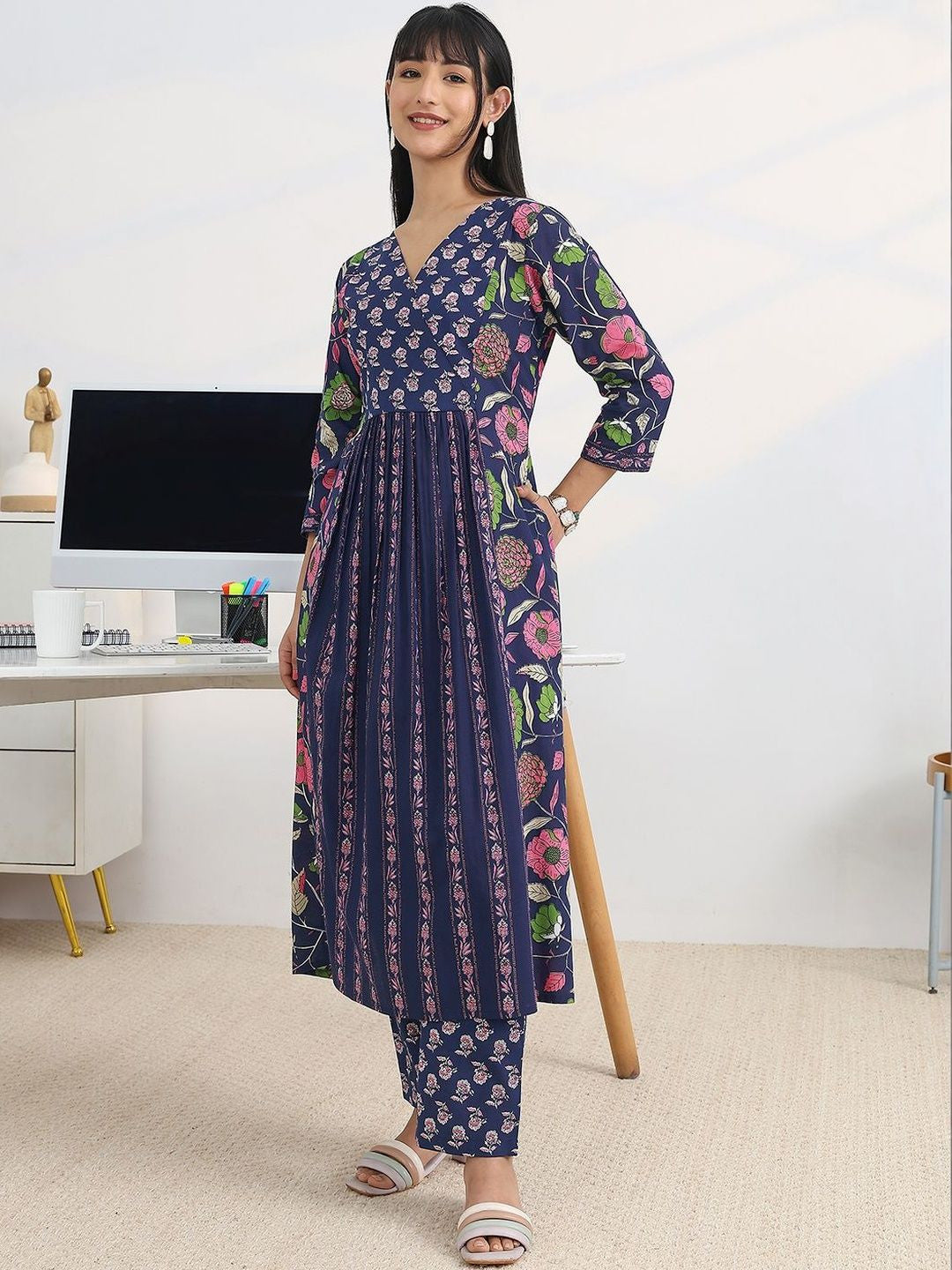 Women Floral Printed Panelled Kurta with Trousers & With Dupatta