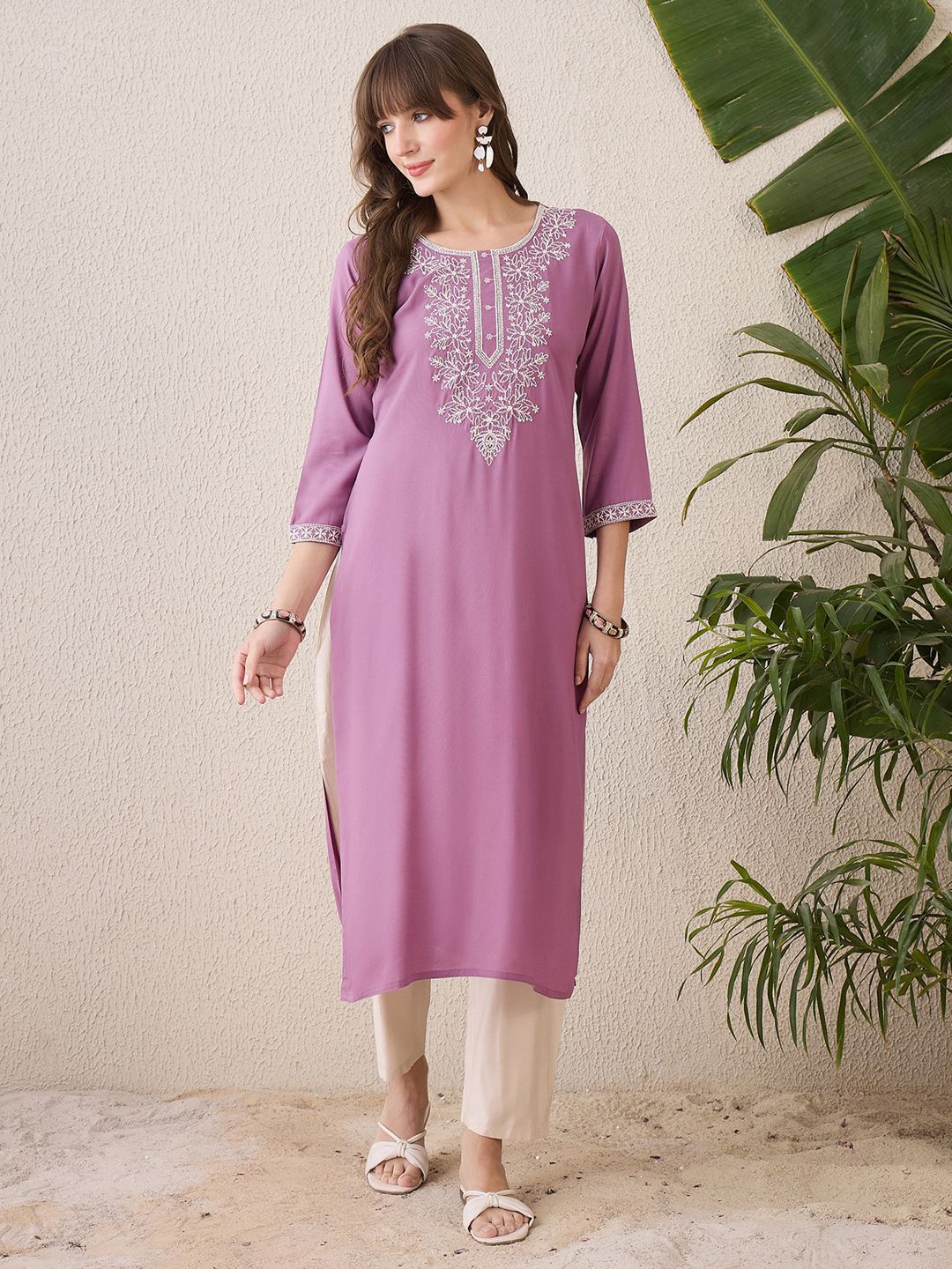Dhiyona IE Floral Embroidered Thread Work Straight Kurta