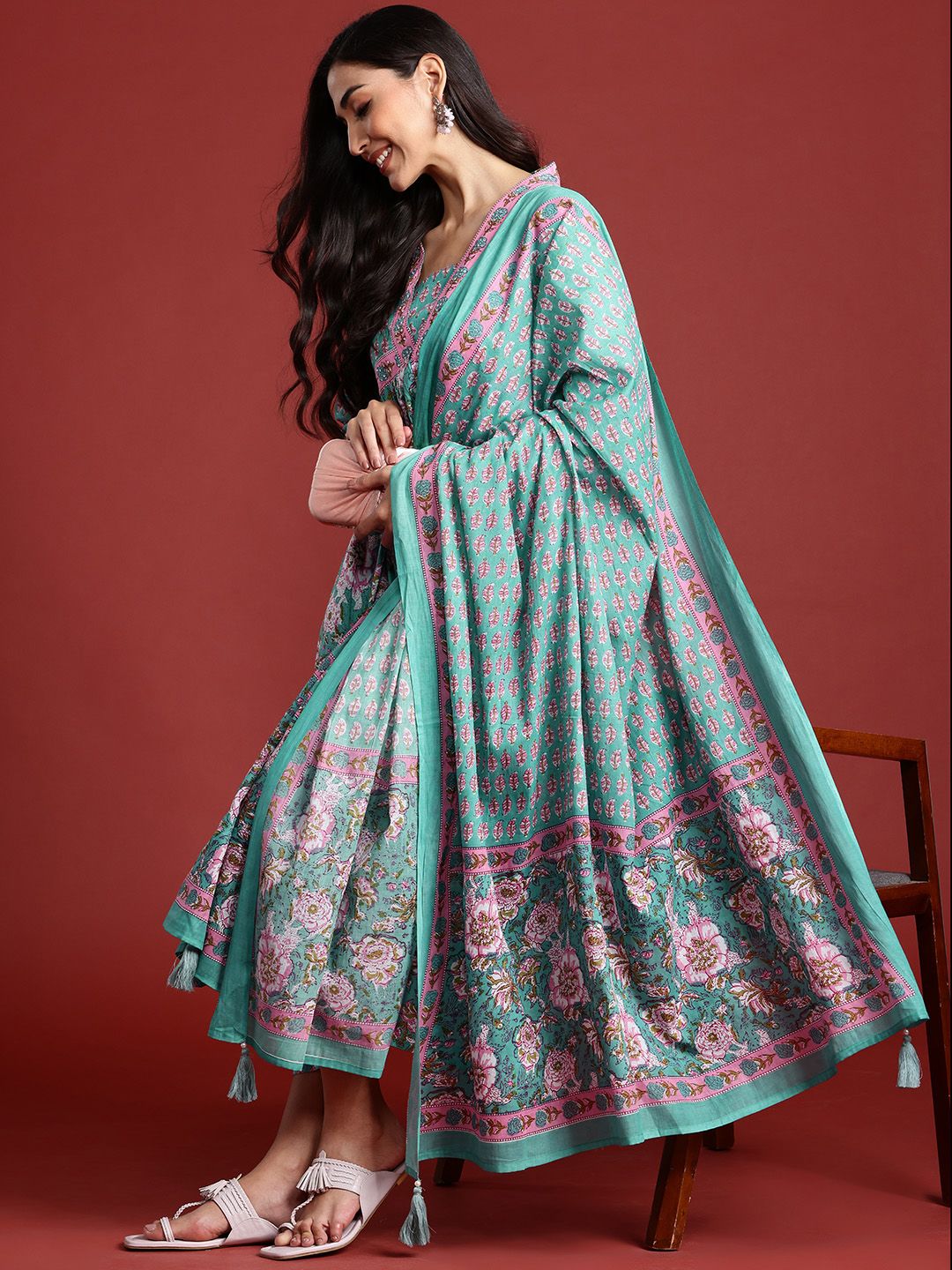 Dhiyona IE Women Floral Printed Empire Sequinned Pure Cotton Kurta With Trousers & Dupatta