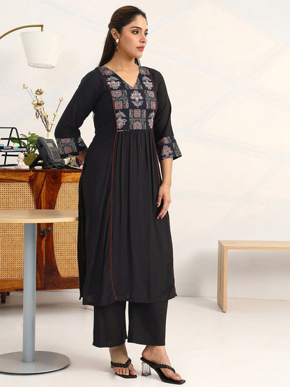 Women Ethnic Motifs Embroidered Empire Thread Work Kurta with Palazzos & With Dupatta