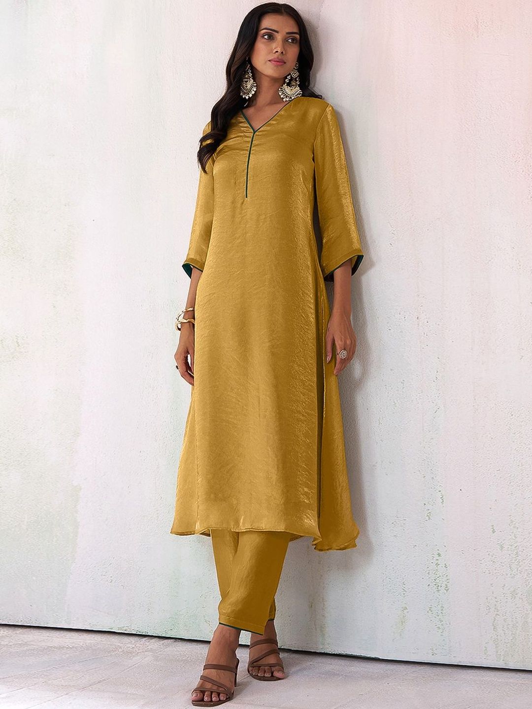 Dhiyona CH V-Neck A-Line Kurta With Trouser